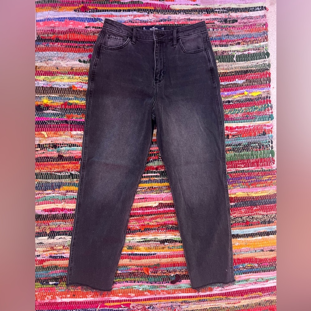 2 pairs of hollister jeans. black and light wash blue. size 5